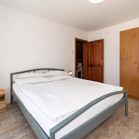 Amazing In With Kitchen Appartement *