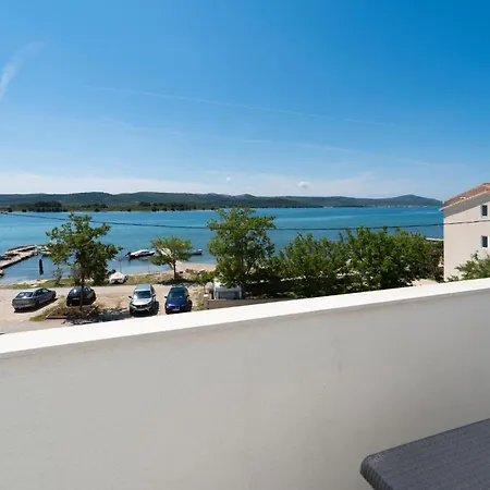 Amazing In With Kitchen Appartement Turanj