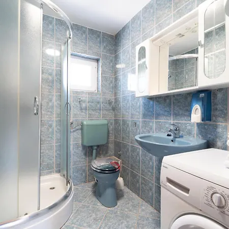 Appartement Amazing In With Kitchen Turanj