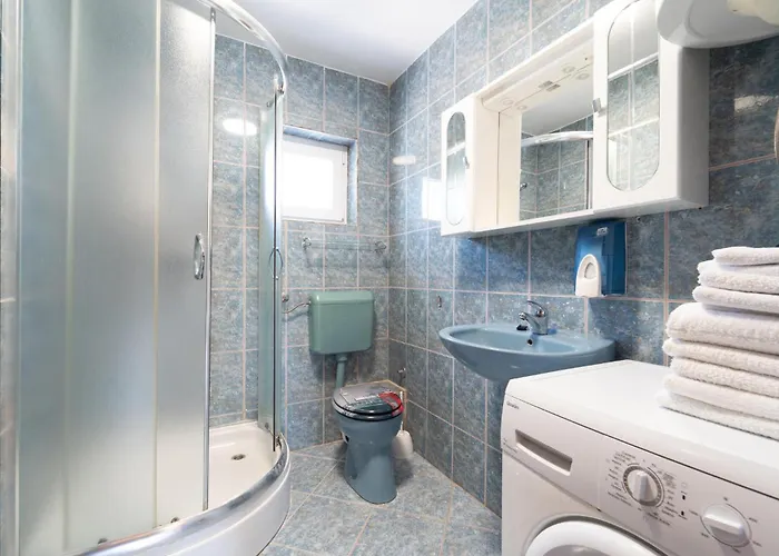 Apartman Stunning In With Wifi Turanj